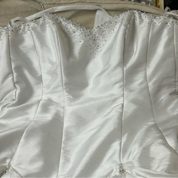 David's Bridal Classic White Gown - Picture 3 of 5